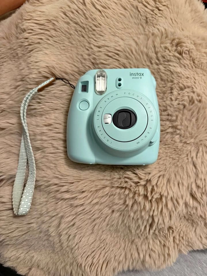 Fujifilm instax mini 9 - polaroid camera