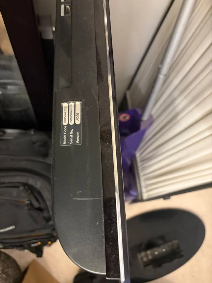34 inch Samsung TV - photo 3