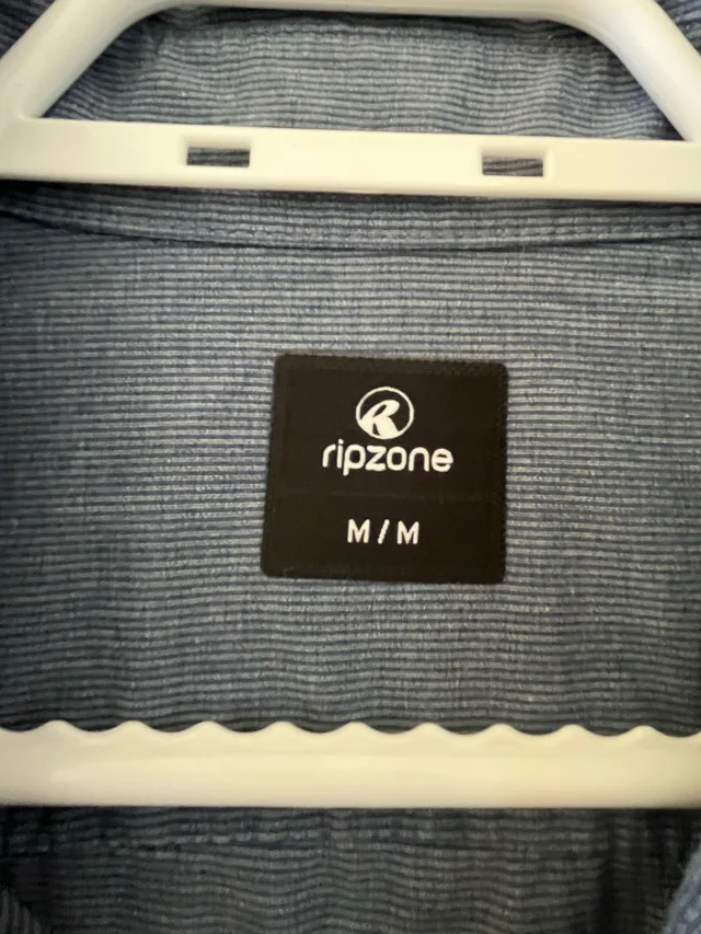 Medium Ripzone blue button downshirt image indicator(2)