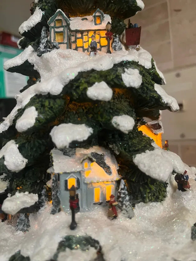 2004 Thomas Kinkade Christmas Musical Decoration image indicator(4)