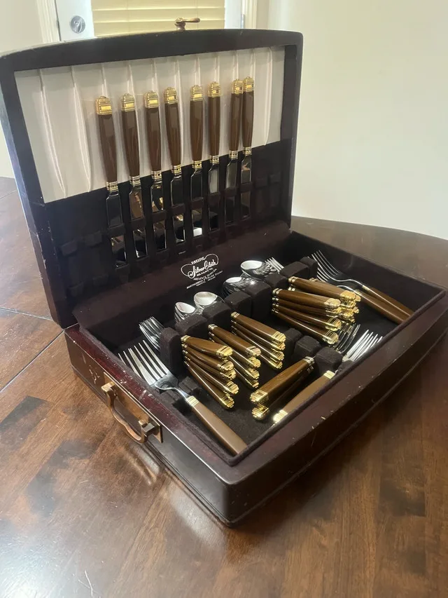 Mikasa Continental Brown 8 piece flatware set image indicator(2)