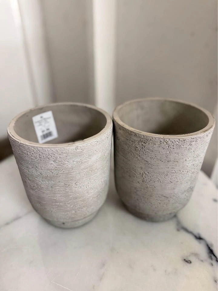 Set of 2 Concrete Planters - photo 2