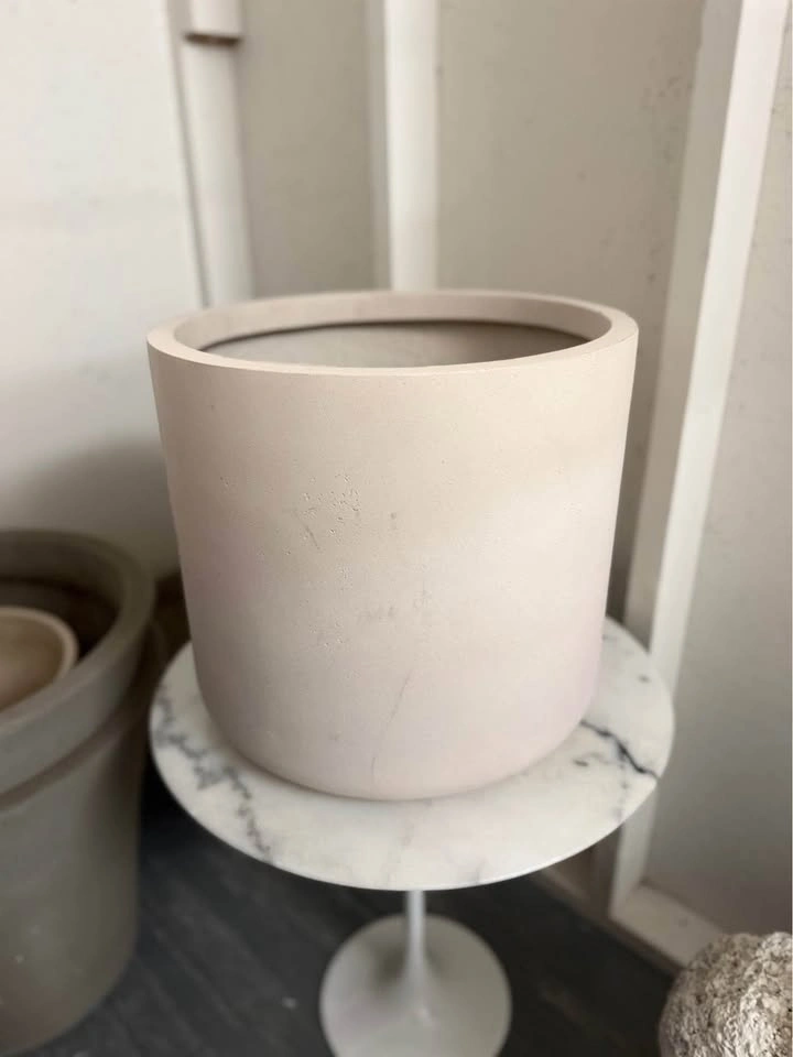 High-End Minimalist Cylindrical Planter — Mint Condition - photo 2