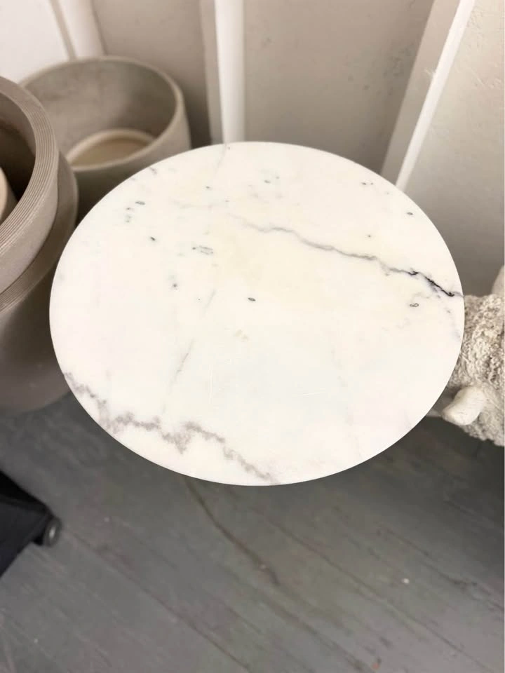 High-End White Marble Tulip Table (Saarinen Style) - photo 3