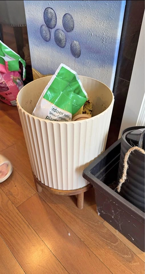 Fluted Planter with Wood Stand