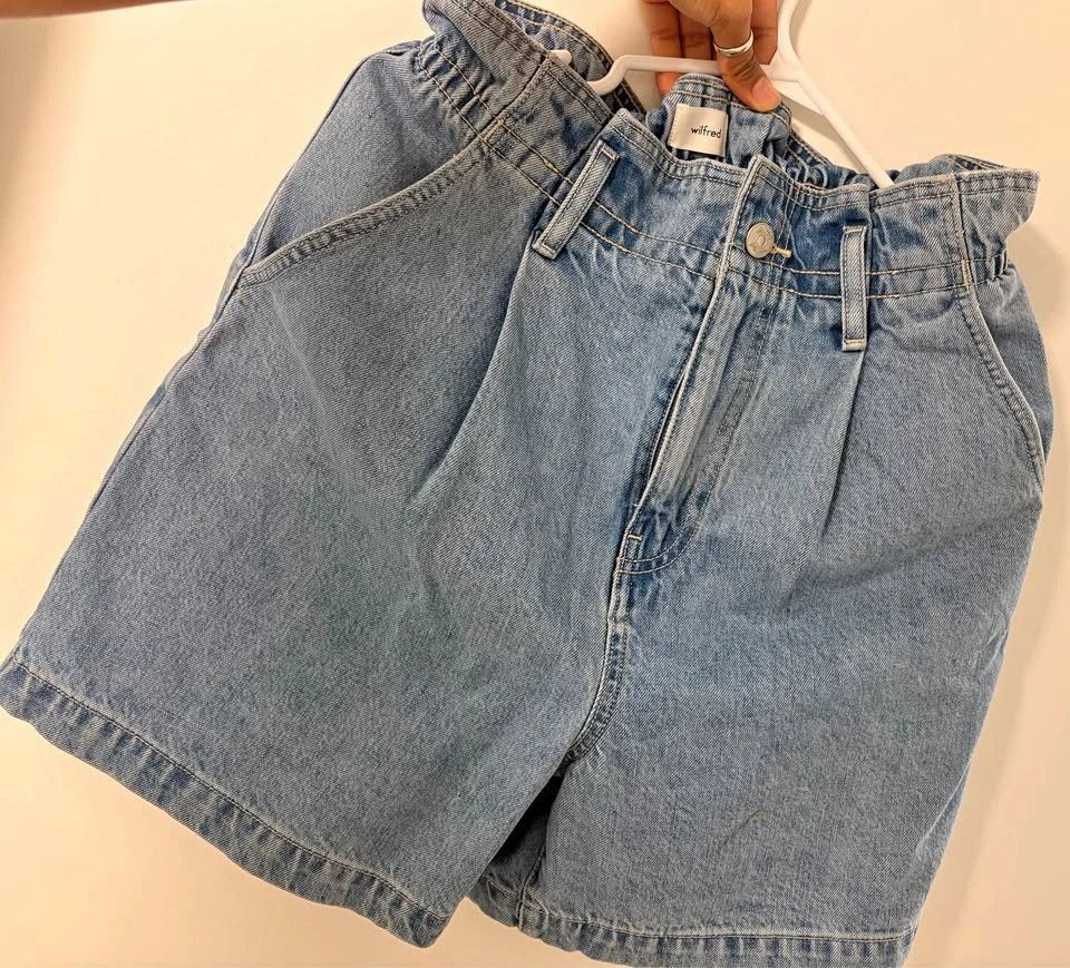 Wilfred (Aritzia) Denim Shorts – Size 28 – Never Worn
