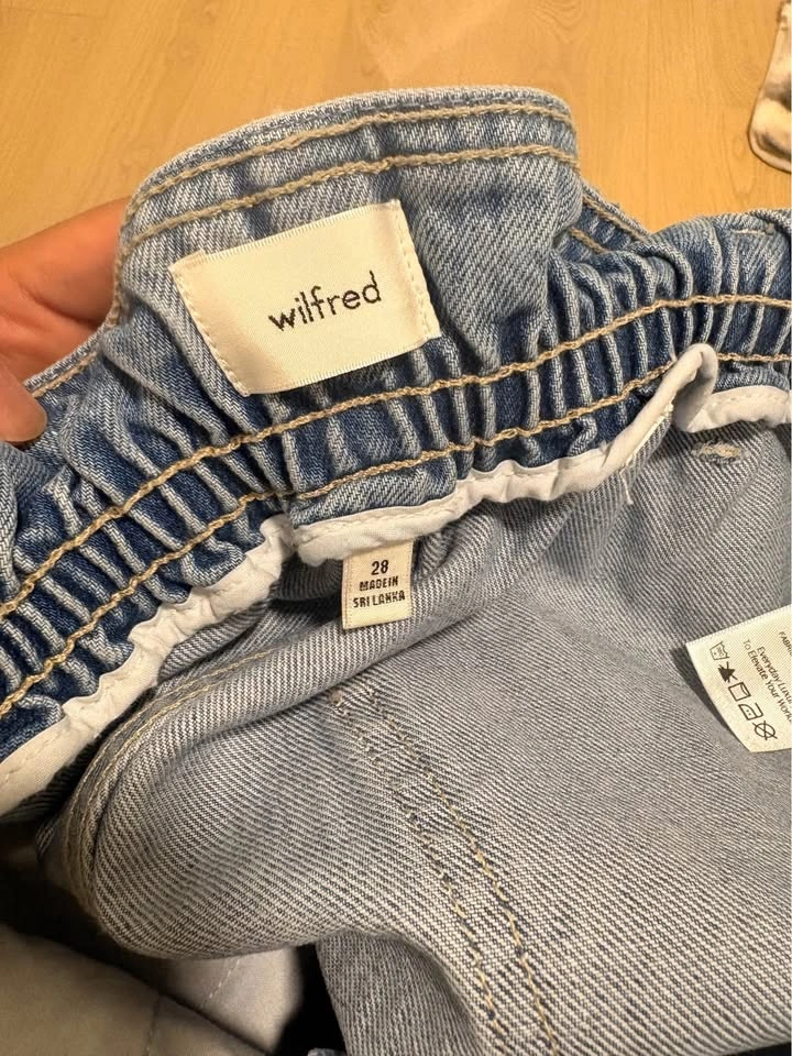 Wilfred (Aritzia) Denim Shorts – Size 28 – Never Worn - photo 2