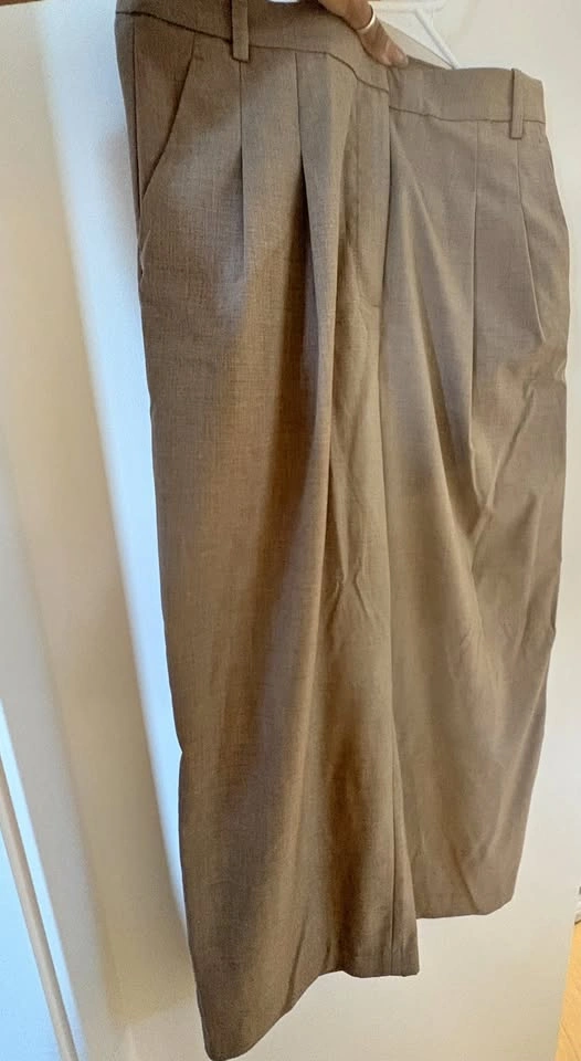 H&M Wide-Leg Trouser Pants – Brand New (Size 8)