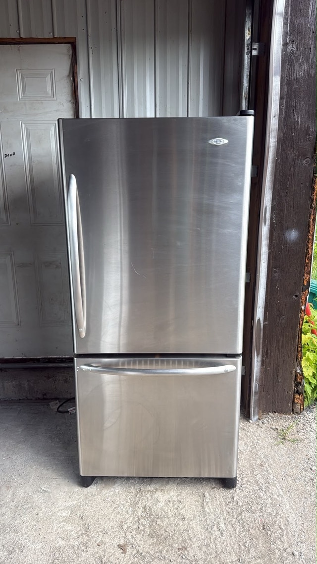 Maytag Refrigerator MBR1956HES