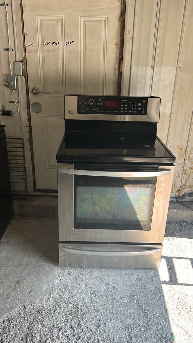 LG Electric Stove