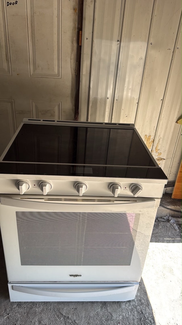Whirlpool Electric Stove - photo 2