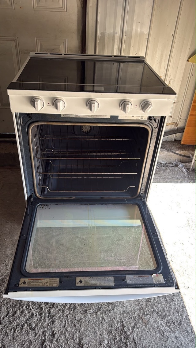 Whirlpool Electric Stove - photo 3