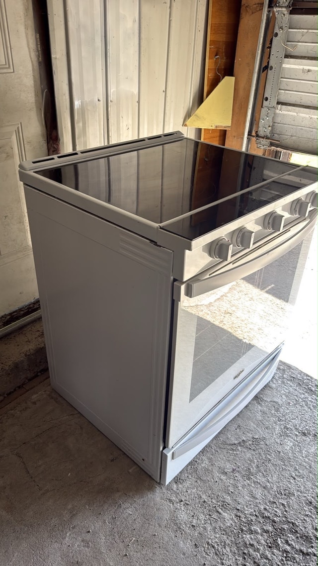 Whirlpool Electric Stove - photo 4