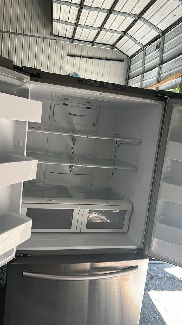 Samsung Refrigerator - photo 2