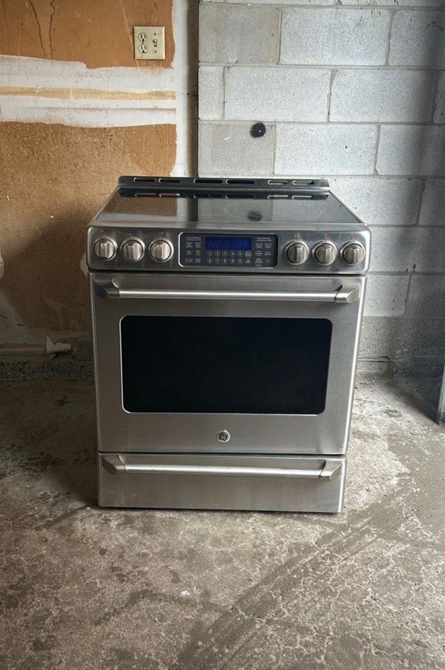 GE Cafe Electric Slide-in Range