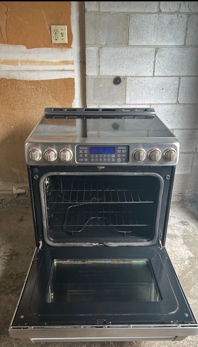 GE Cafe Electric Slide-in Range - photo 2