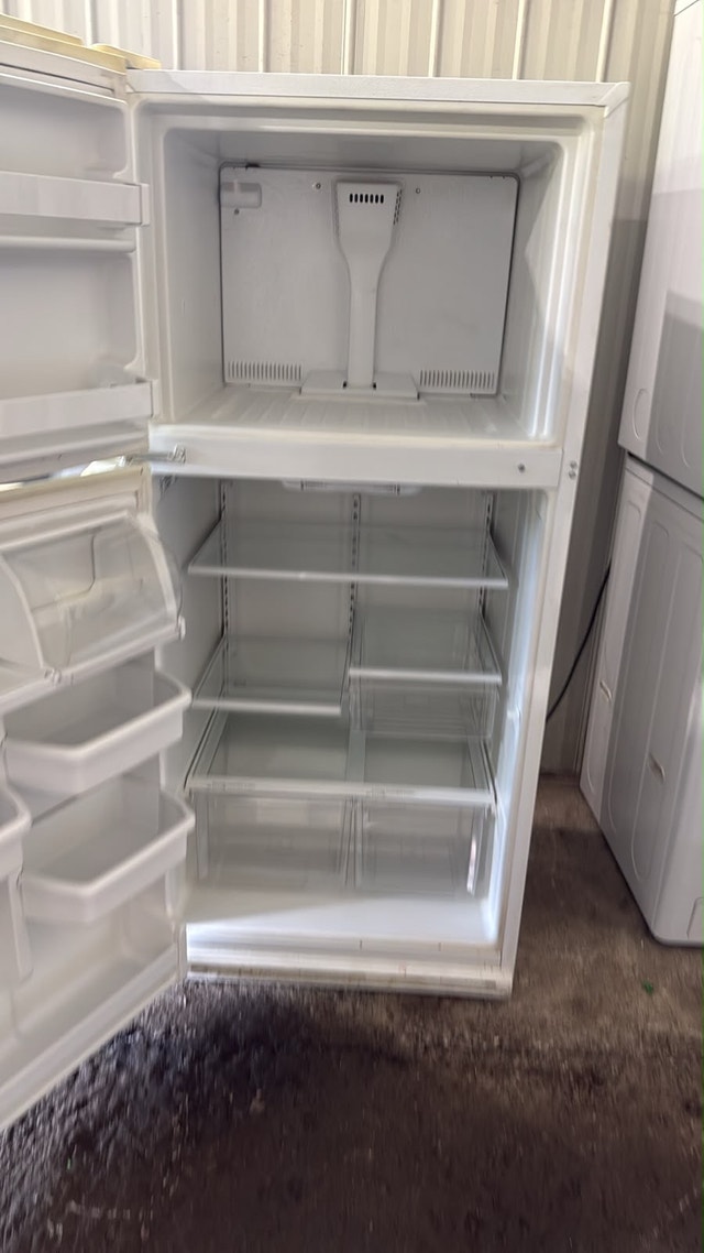 Whirlpool Refrigerator - photo 2