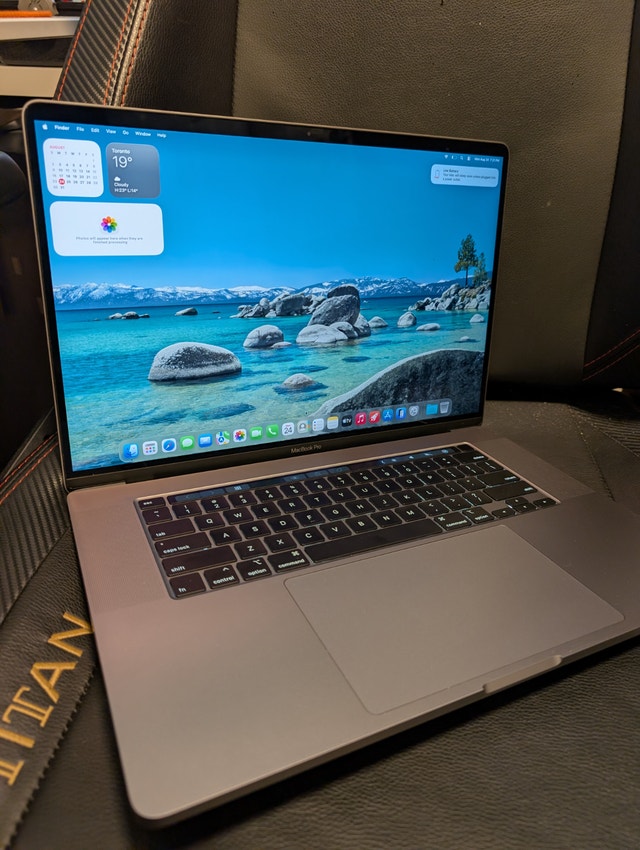 Macbook PRO 16" (2019) i9/32GB/1TB SSD/Rx 5500M