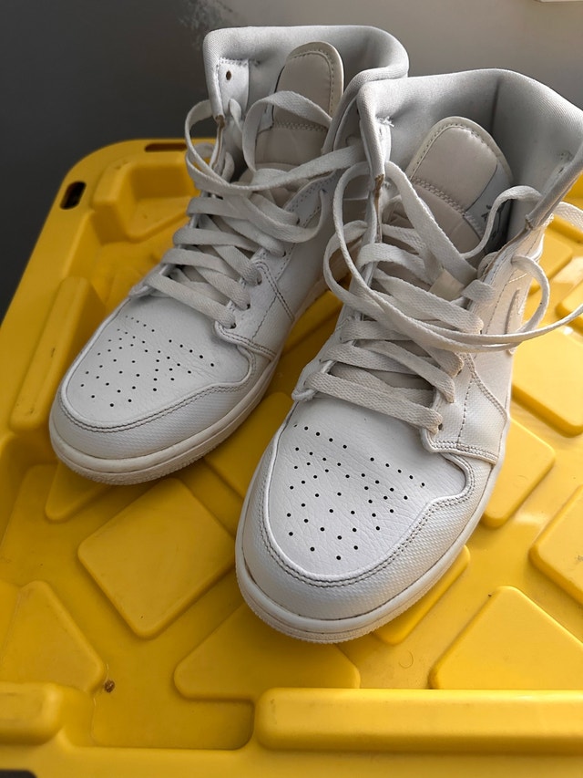Nike Air Jordan 1 Mid - photo 2