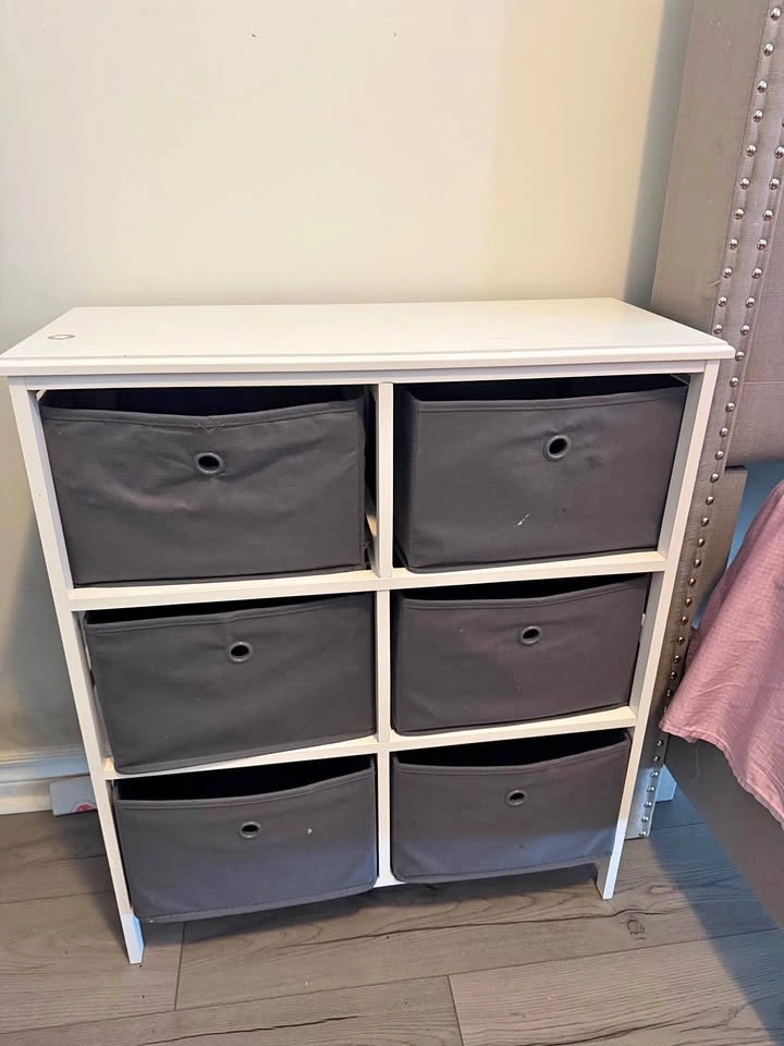 Mini dresser (Moving out sale!!!)