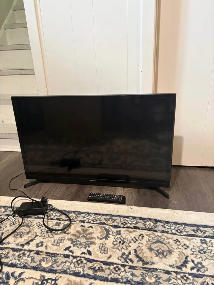 Samsung 32" LED TV UN32J4000AF - photo 4
