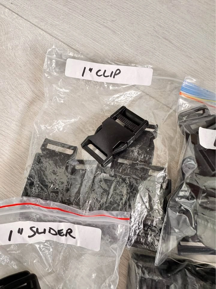 Bulk Lot of Plastic Buckles, Sliders, and Metal D-Rings - photo 3