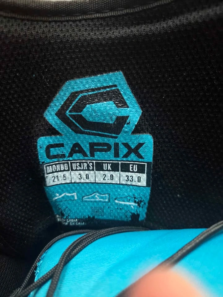 Caprix youth snowboard boots size 2 - photo 3