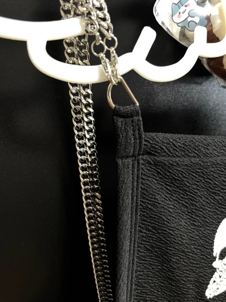shein xs black skull overalls with chains - photo 3