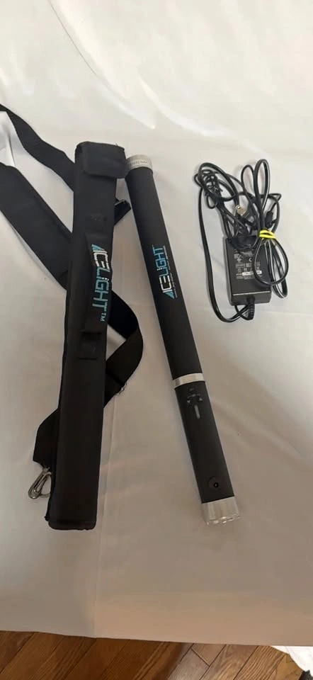 ICELIGHT Light with Case & Power Adapter
