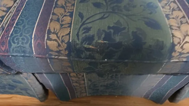 Gently Used 3-seater and Loveseat image indicator(3)