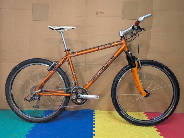 2000 Thin Blue Line "Tornado" 27 speed, XT/XTR, medium size