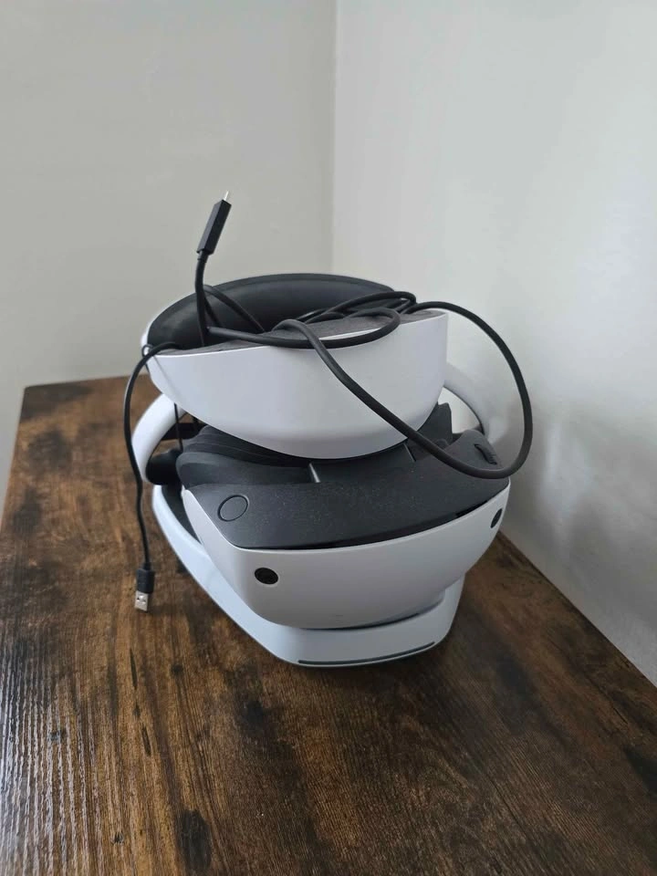 Sony PlayStation VR2 with Charging Stand - photo 2