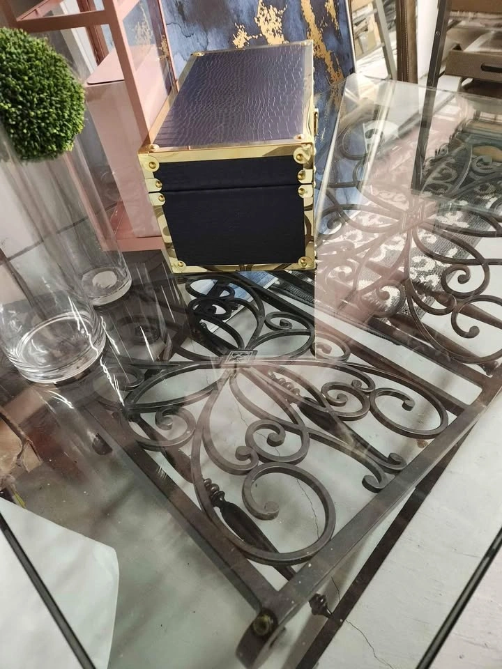 Glass Table - photo 3