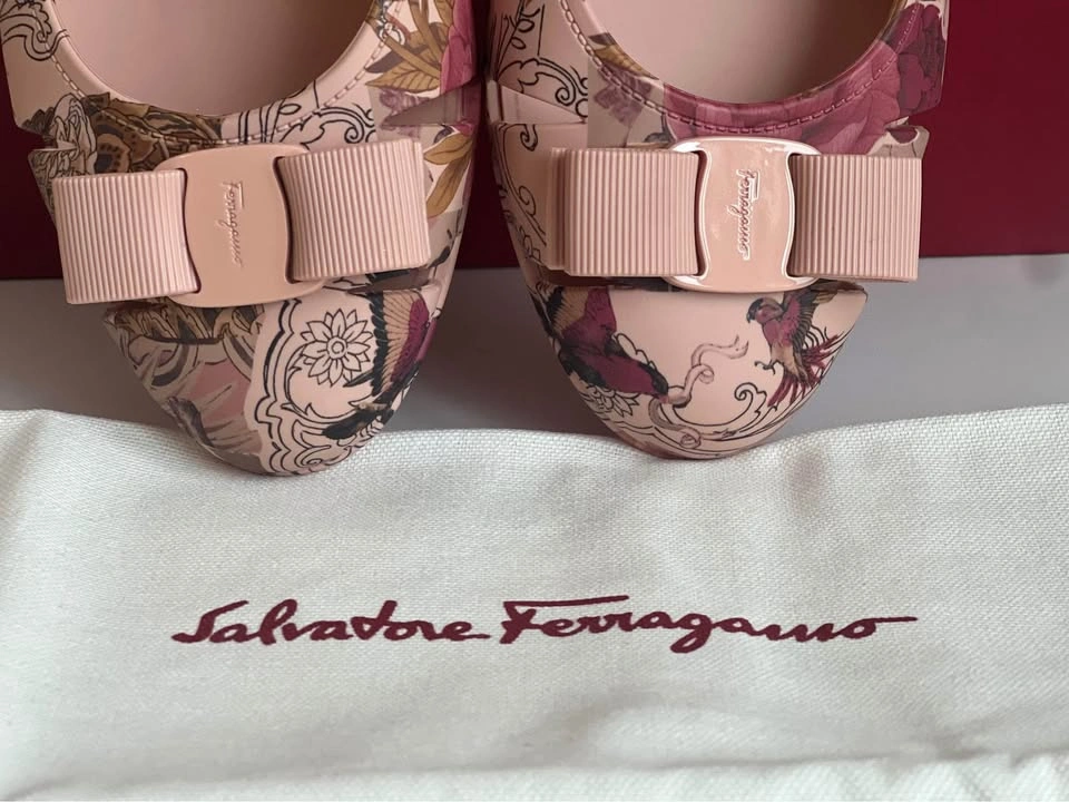 Salvatore Ferragamo Pink Floral Jelly Ballet Flats with Bows - photo 2