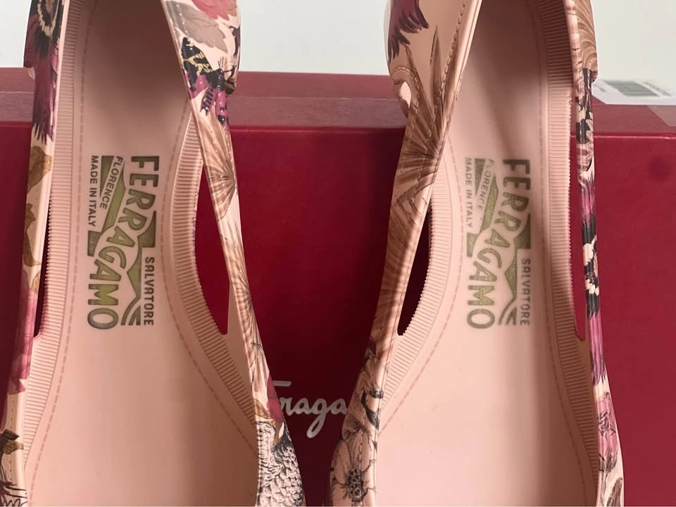 Salvatore Ferragamo Pink Floral Jelly Ballet Flats with Bows - photo 3