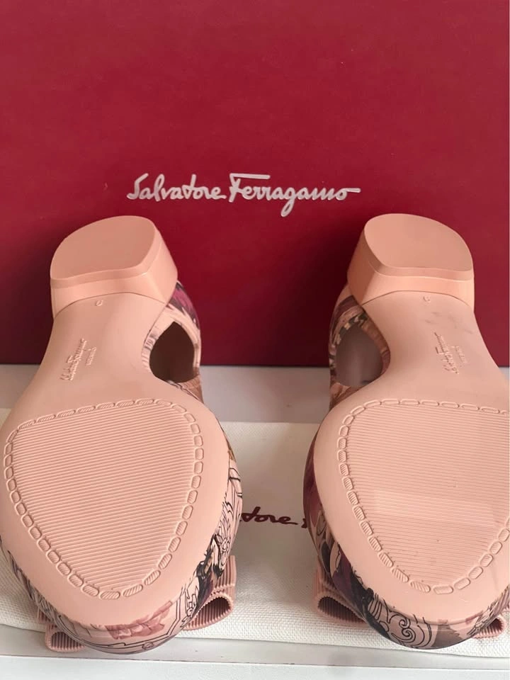 Salvatore Ferragamo Pink Floral Jelly Ballet Flats with Bows - photo 4