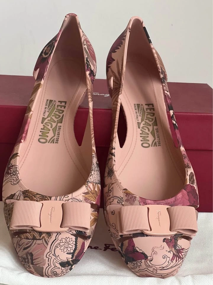 Salvatore Ferragamo Pink Floral Jelly Ballet Flats with Bows - photo 5