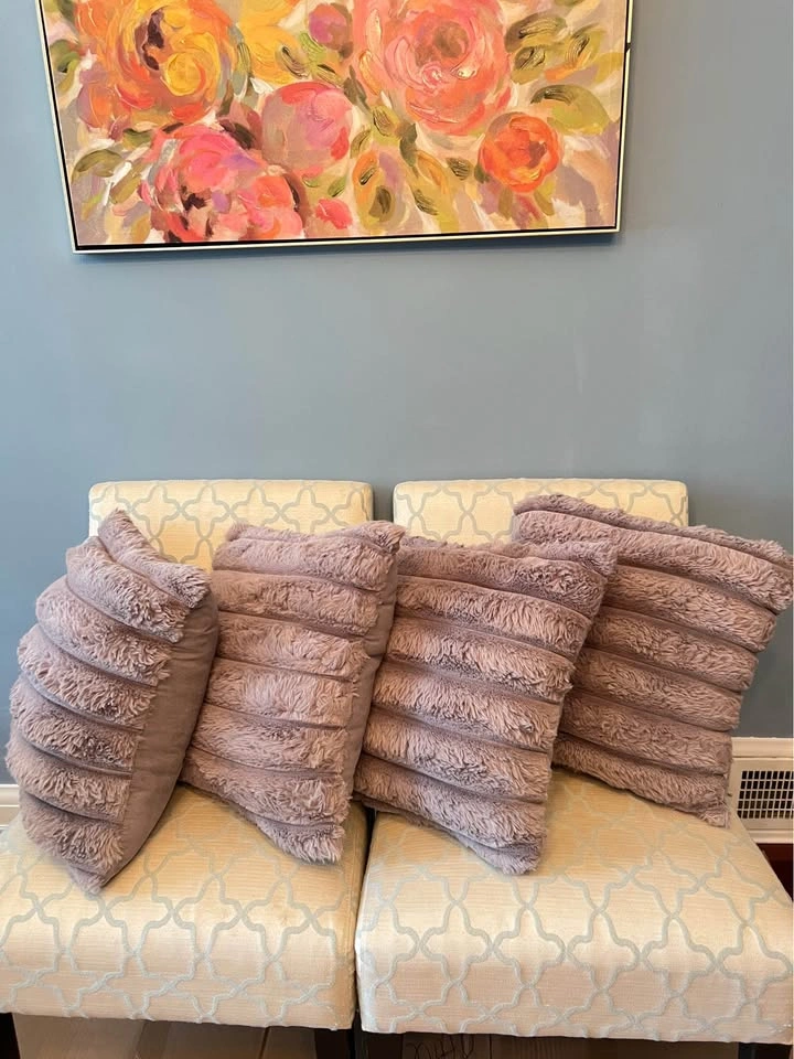 Set of 4 Gray Ribbed Faux Fur Throw Pillows - photo 3