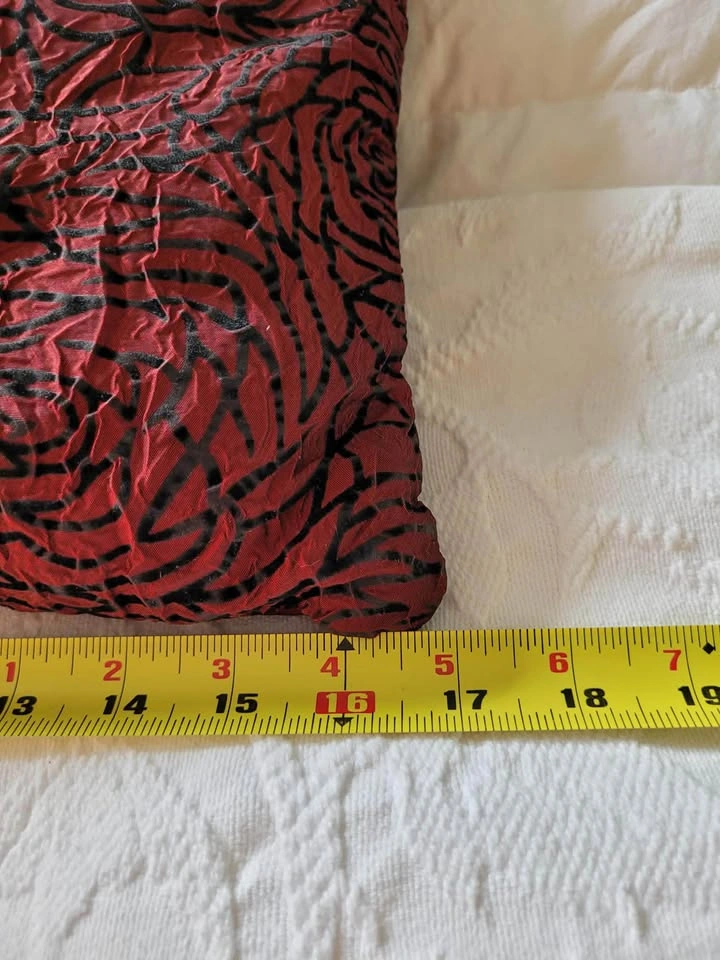 Red and Black Rose Pattern Throw Pillow - photo 2