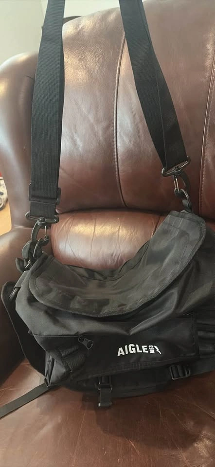 Aigle BNWT black small duffel bag/ backpack 2 way - photo 3