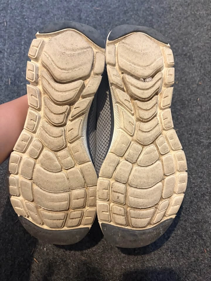 Sketchers US 8 runners sneakers - photo 4