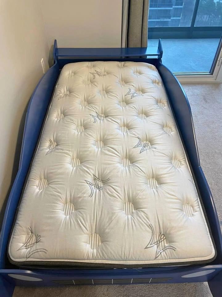 E.S. KLUFT & COMPANY Twin mattress 38” x 75”
