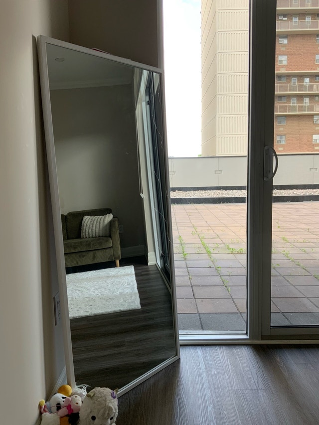 White Mirror - photo 2