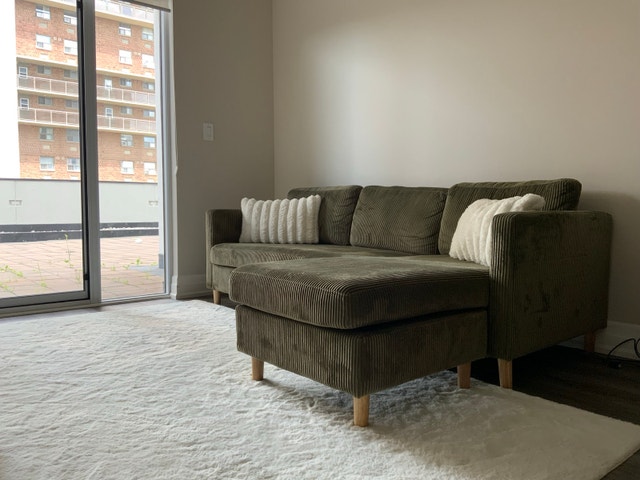Sofa + 2 cushions - photo 2