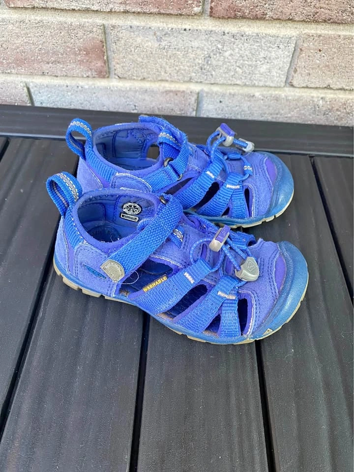 Keen Seacamp II CNX Blue Sandals Size 9