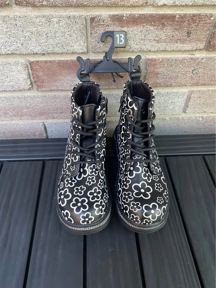 George Girls' Daisy Print Boots Size 13 - photo 2
