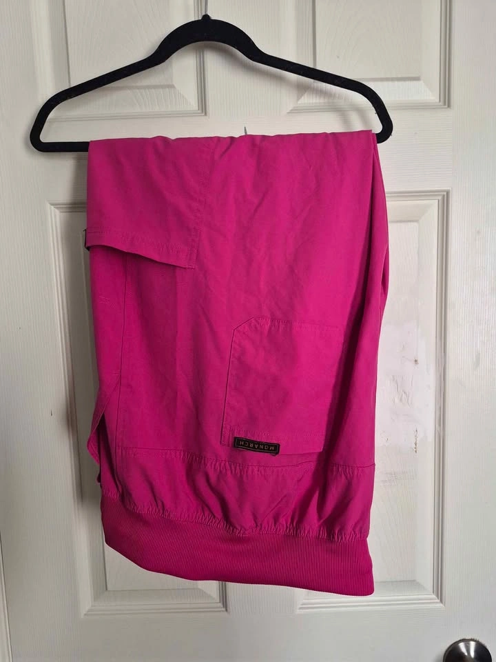 Pink plus sized scrub set - photo 3