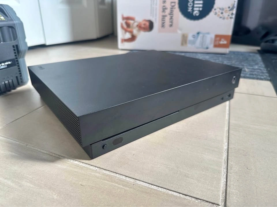 Microsoft Xbox One X Console HDMI issue