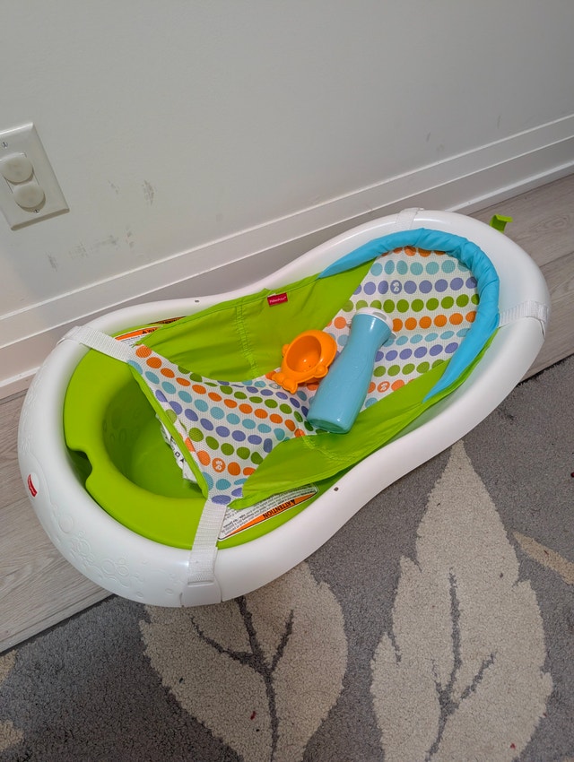 Fisher-Price 4-in-1 baby bathtub - excellent condition