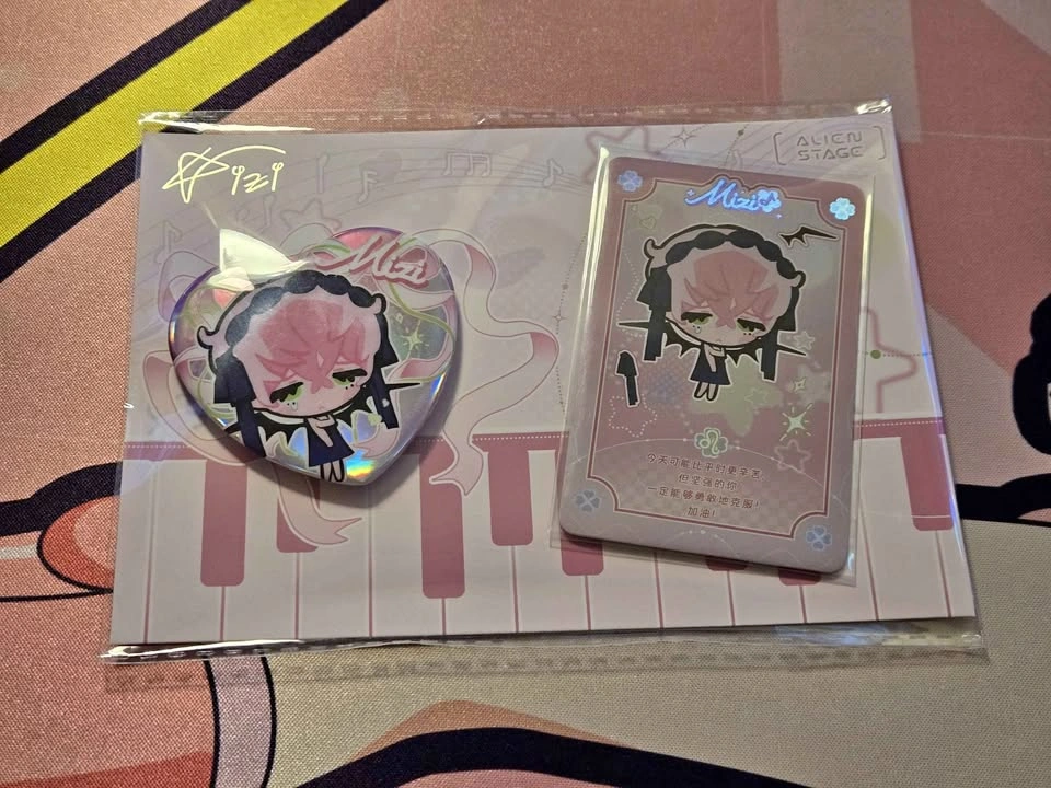 Alien Stage Mizi Recollection Series Love Badge Set
